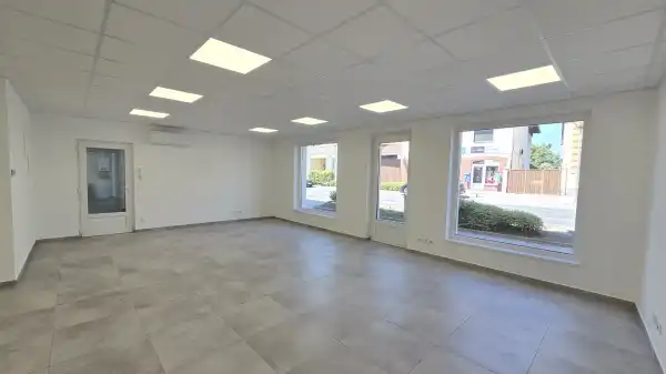 Kiadó új építésű üzlet, Paks 1 szoba 56 m² 300 E Ft/hó + Áfa