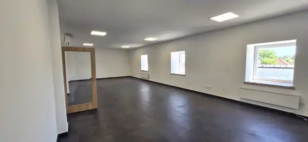 Kiadó újszerű iroda, Tata 1 szoba 14 m² 34 E Ft/hó + Áfa