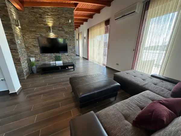 Kiadó újszerű téglalakás, Budapest, III. kerület 3 szoba 90 m² 929 E Ft/hó