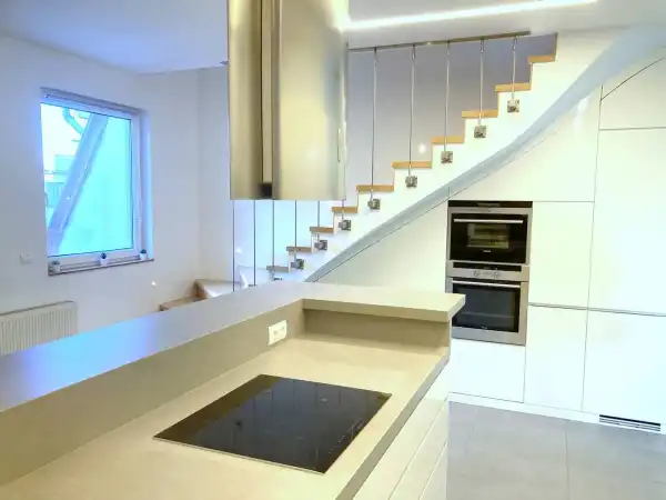 Kiadó újszerű téglalakás, Budapest, VI. kerület 3 szoba 84 m² 370 E Ft/hó