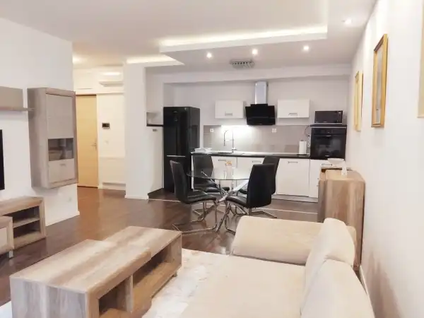 Kiadó újszerű téglalakás, Budapest, VIII. kerület 3 szoba 76 m² 451 E Ft/hó