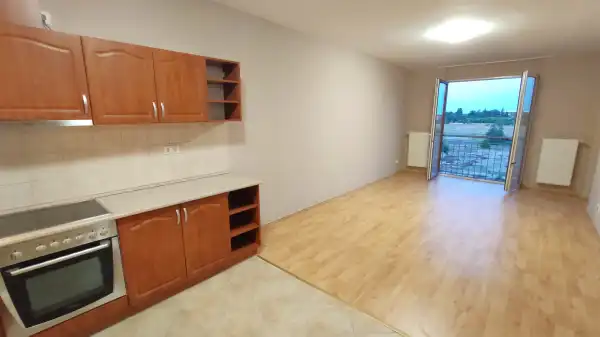 Kiadó újszerű téglalakás, Győr 3 szoba 68 m² 240 E Ft/hó