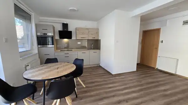 Kiadó újszerű téglalakás, Pécs 2+1 szoba 50 m² 158 E Ft/hó