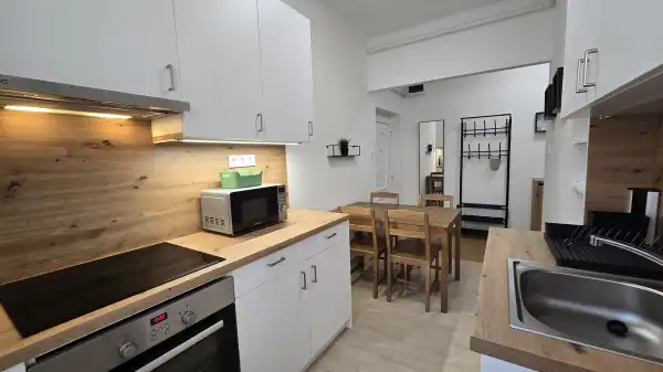 Kiadó újszerű téglalakás, Pécs 2 szoba 52 m² 180 E Ft/hó