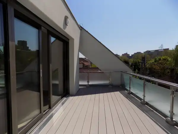 Kiadó újszerű téglalakás, Székesfehérvár 4 szoba 101 m² 390 E Ft/hó