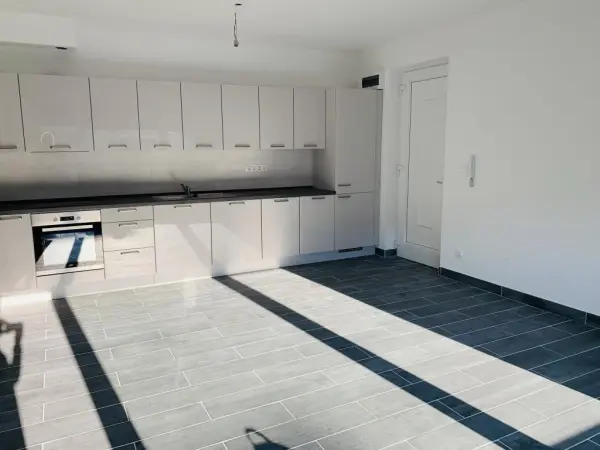 Kiadó újszerű téglalakás, Tatabánya 2 szoba 44 m² 195 E Ft/hó