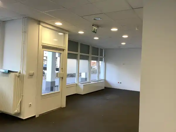 Kiadó üzlet, Békéscsaba 1 szoba 60 m² 240 E Ft/hó