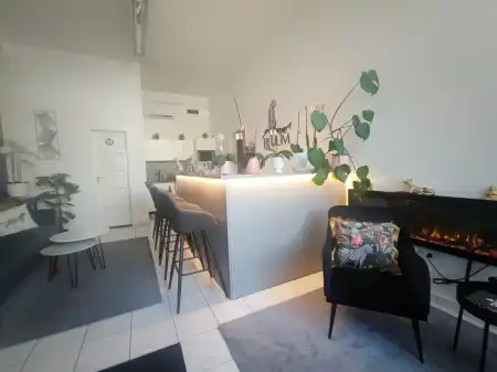 kiadó üzlet, Gödöllő