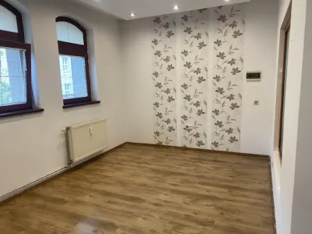 kiadó üzlet, Komárom
