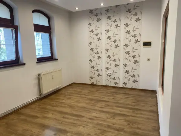 Kiadó üzlet, Komárom 1 szoba 20 m² 75 E Ft/hó