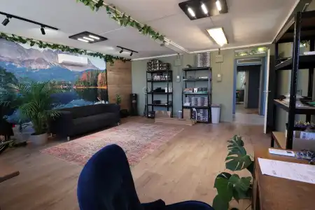 kiadó üzlethelyiség udvarban, Szeged