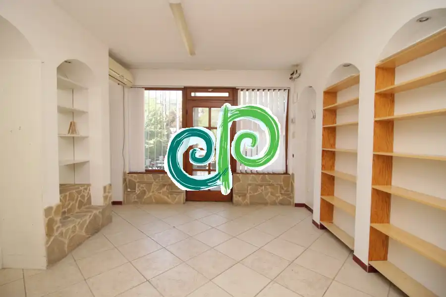 kiadó üzlethelyiség utcai bejáratos, Budapest, II. kerület