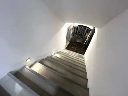 kiadó üzlethelyiség utcai bejáratos, Budapest, V. kerület