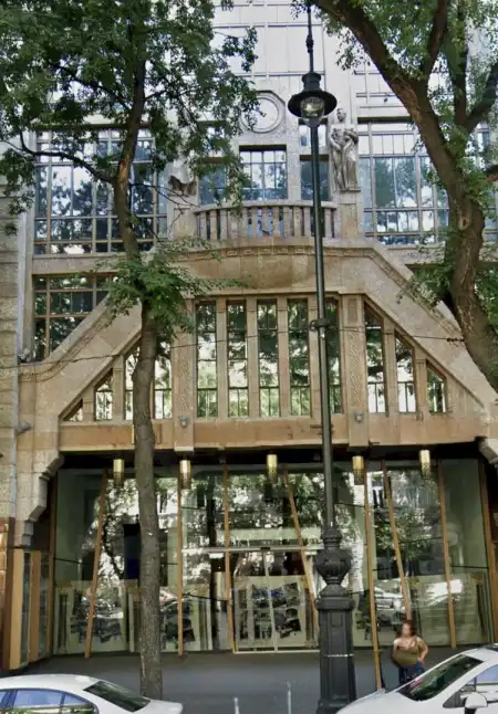 kiadó üzlethelyiség utcai bejáratos, Budapest, VI. kerület