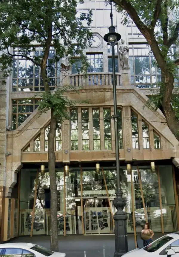 Kiadó üzlethelyiség utcai bejáratos, Budapest, VI. kerület 1563 m² 10.87 M Ft/hó + Áfa