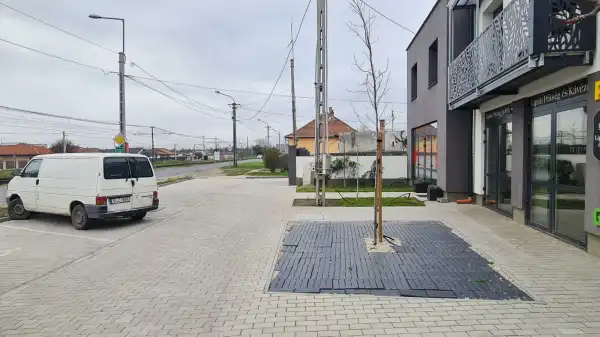 Kiadó üzlethelyiség utcai bejáratos, Dunaharaszti 1 szoba 60 m² 240 E Ft/hó