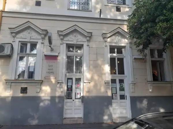 Kiadó üzlethelyiség utcai bejáratos, Eger 40 m² 120 E Ft/hó